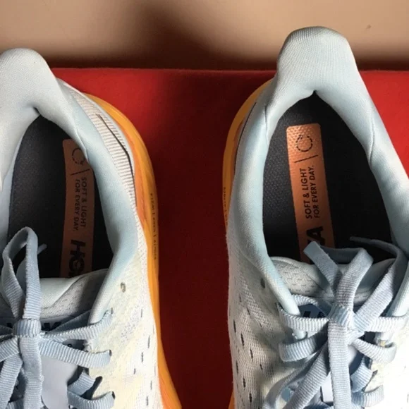 😍HOKA, women’s size 8.5B, great condition, see photos , gorgeous colors - Picture 3 of 9